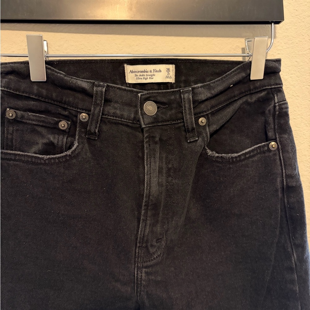 Abercrombie & Fitch women’s Washed Black Straight leg Jeans - Picture 5 of 6